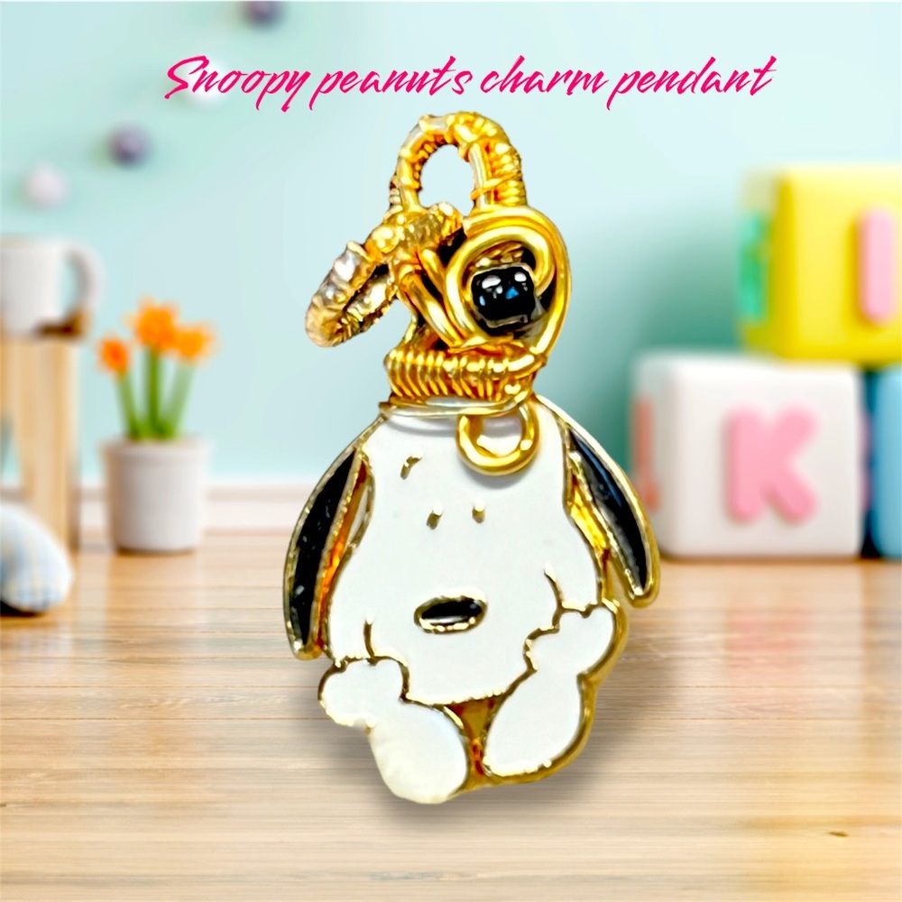 🌈stunning petite SNOOPY-peanut cartoon wrapped charm/pendant